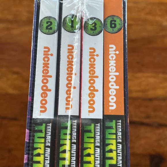 Nickelodeon Teenage Mutant Ninja Turtles box set Collection 1, 4 books, unopened - Picture 9 of 9